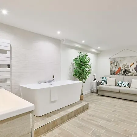 Opera - Beautiful Flat For 6 Pax *
